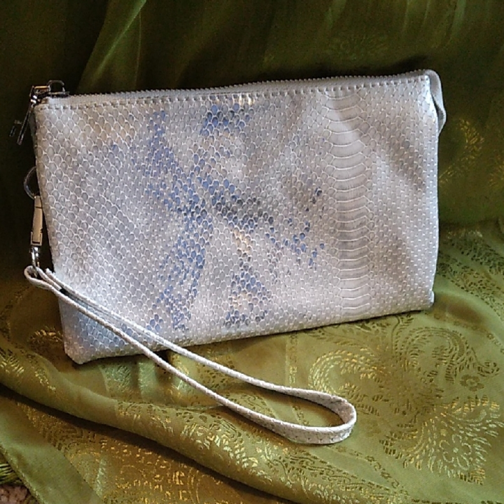 Jen & Co Silver and White Snakeskin Print Wristlet and Crossbody